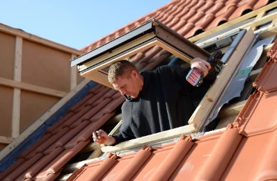 Pose de fenêtres de toit Velux à Javie